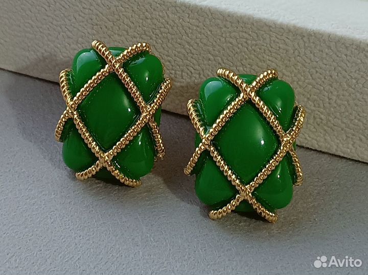 Стильные крупные серьги