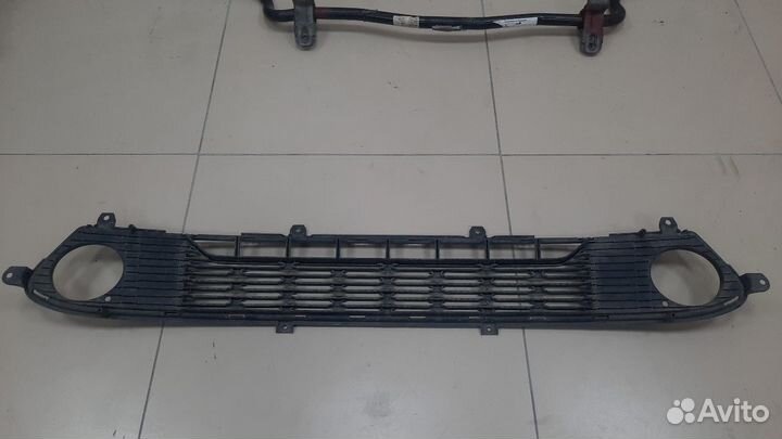 Решетка в бампер центральная Kia Cerato