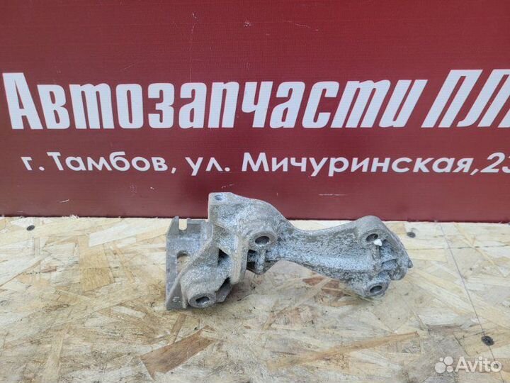 Кронштейн генератора Renault Sandero Stepway