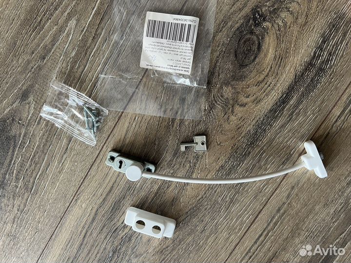 Замок на окно блокиратор детский