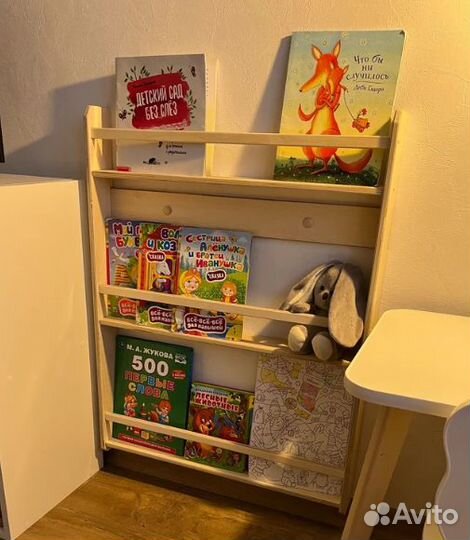 Полки-библиотека для детской комнаты