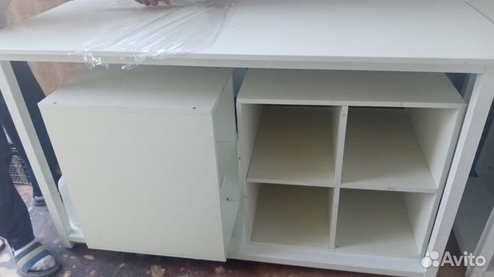 Стол и тумбочки комплект мебели