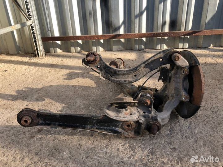 Кулак поворотный задний правый Honda Civic 8 4D