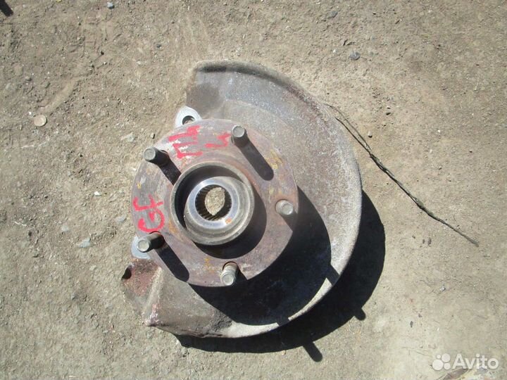 Кулак левый Mitsubishi Outlander GF