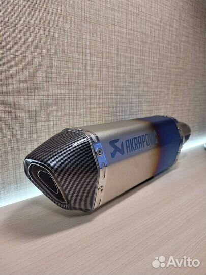 Akrapovic глушитель. Прямоточный выхлоп