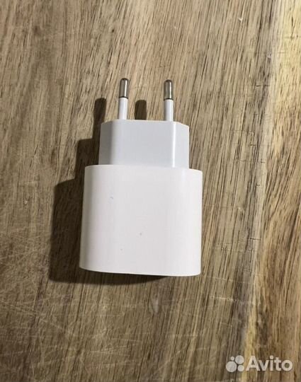 Оригинальная зарядка на iPhone