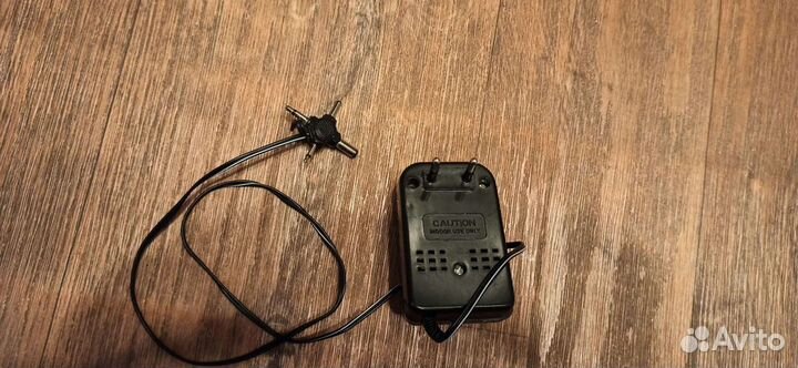 Зарядник универсальный