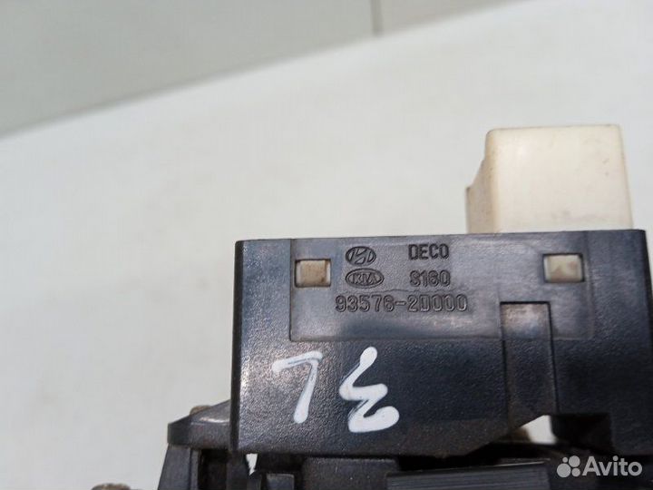 Кнопка стеклоподъемника Hyundai Elantra 3 XD 2.0