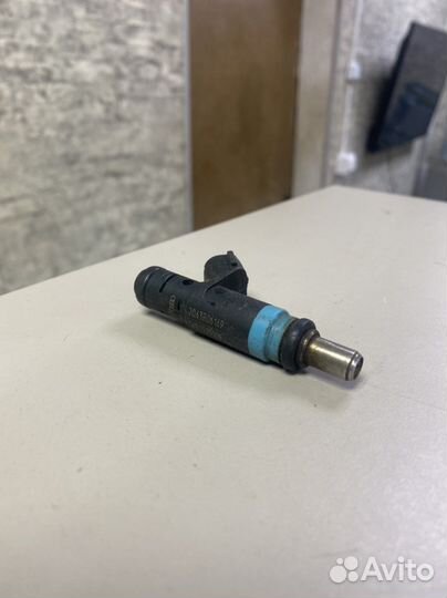 Форсунка топливная Ауди А4 Б6 8Е А6 С5 ALT