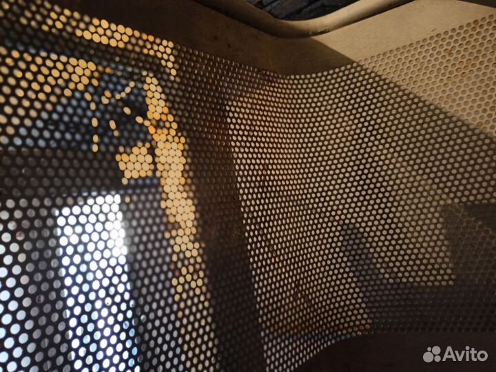 Сидушка трехместная, железная, удобная