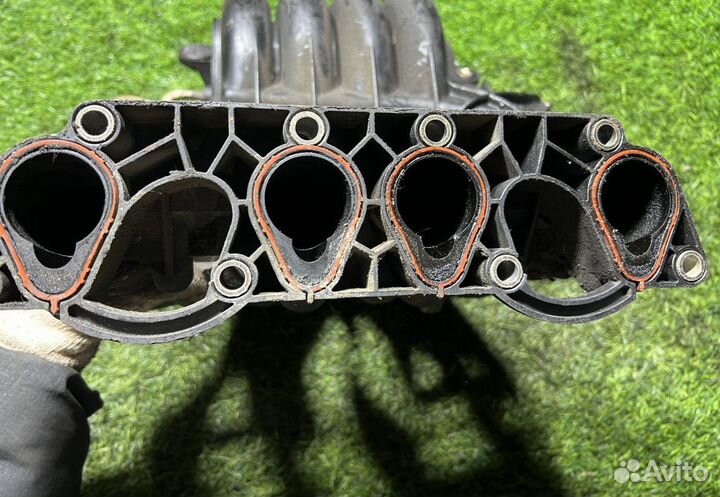 Впускной коллектор Volkswagen Passat