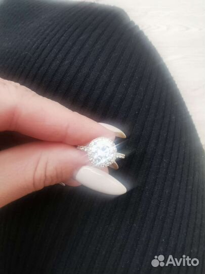 Кольцо с камнями