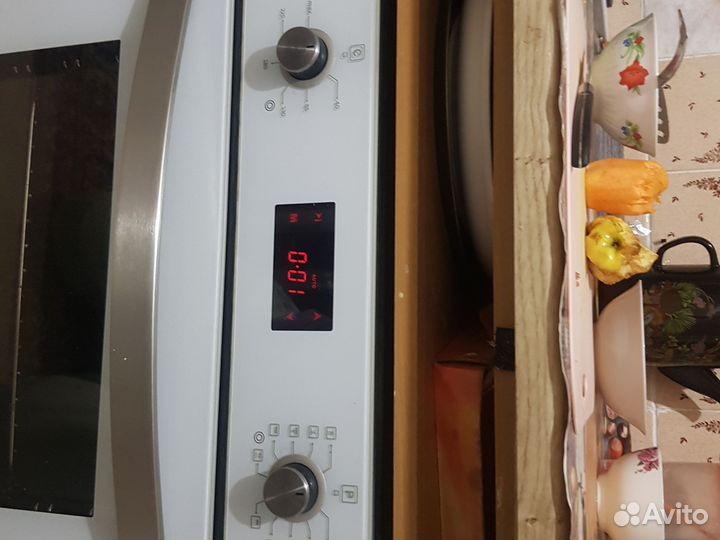 Электрический встраиваемый духовой шкаф