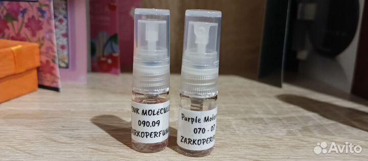 Pink Molecule 07, purple molecule 09