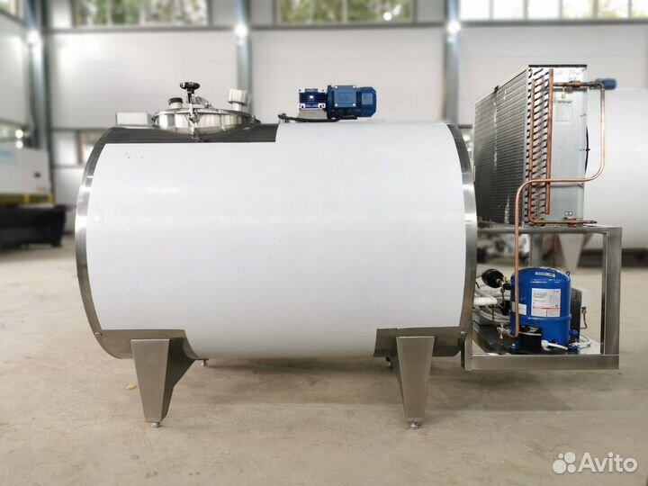 Охладитель молока 1000л танк закрытый