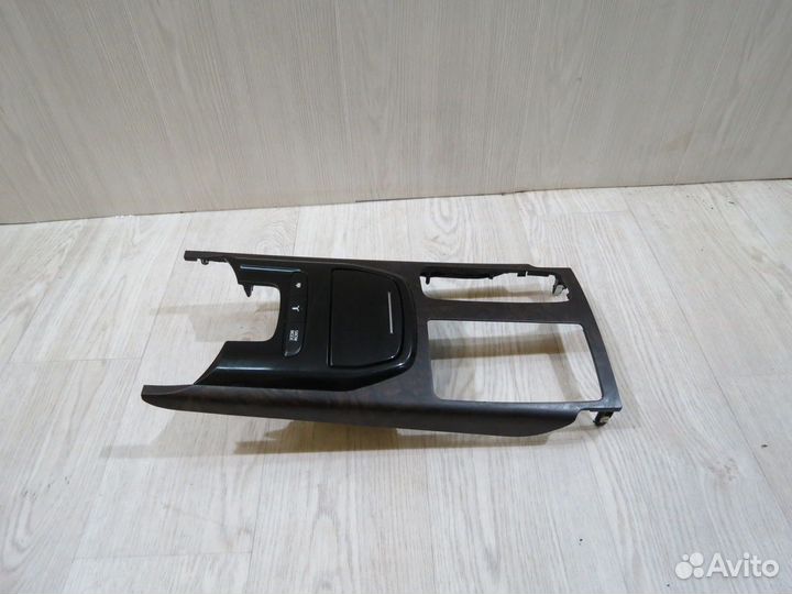 Накладка центральной консоли Kia Quoris