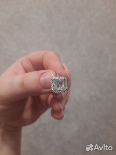 Серебряное кольцо с голубым топазом 20 размера