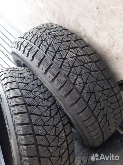 Bridgestone Blizzak DM-V2 225/55 R19