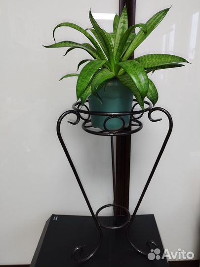 Подставка для цветов металлическая