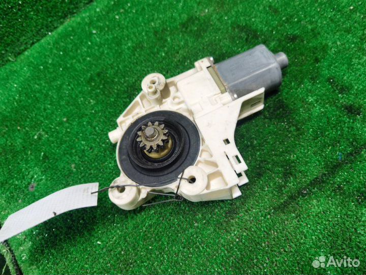 Моторчик стеклоподъемника левый Ford Focus 2 купе