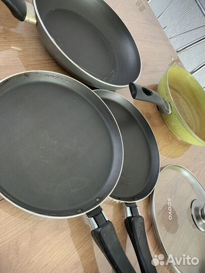 Кухонные принадлежности и сковородки