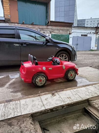 Детский электромобиль двухместный бу