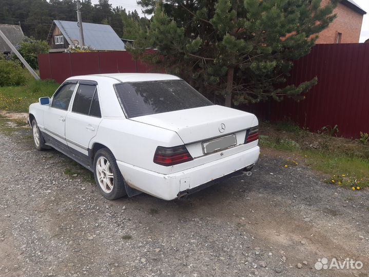 В разборе Mercedes W124