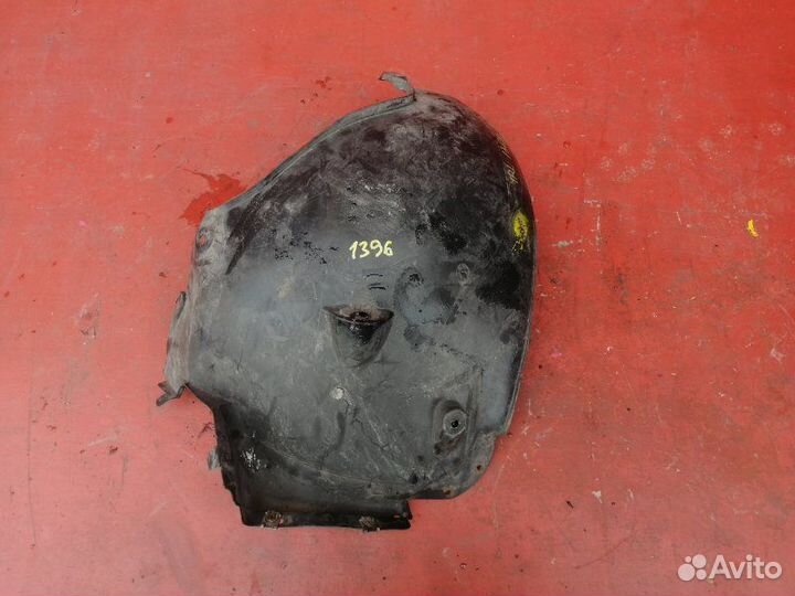 Подкрылок передний правый Mercedes-Benz E-Class