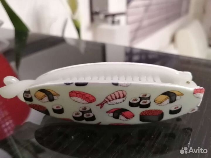 Заколка банан новая