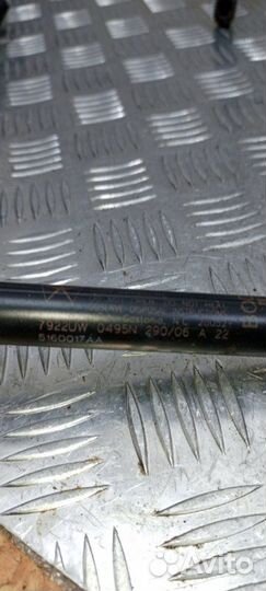 Амортизатор крышки багажника Dodge Caliber SUV 2.0