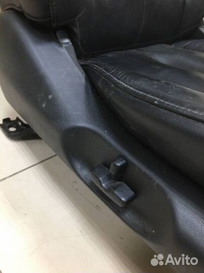 Сиденье переднее правое кожаное Mazda CX-7