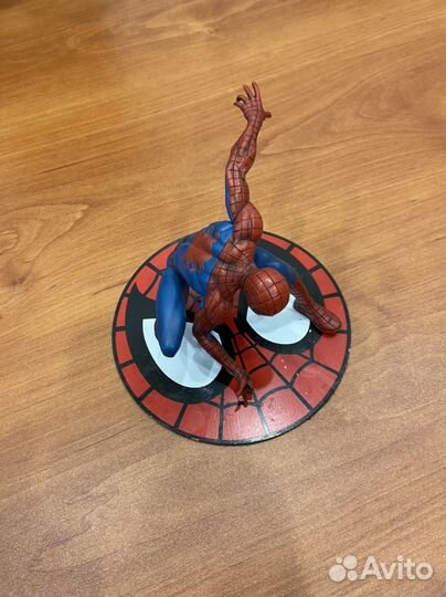 Фигурка человек паук на магнитной подставке
