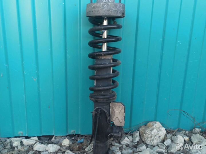Стойка амортизатора перед. бмв Е71 Х6 BMW E71 X6