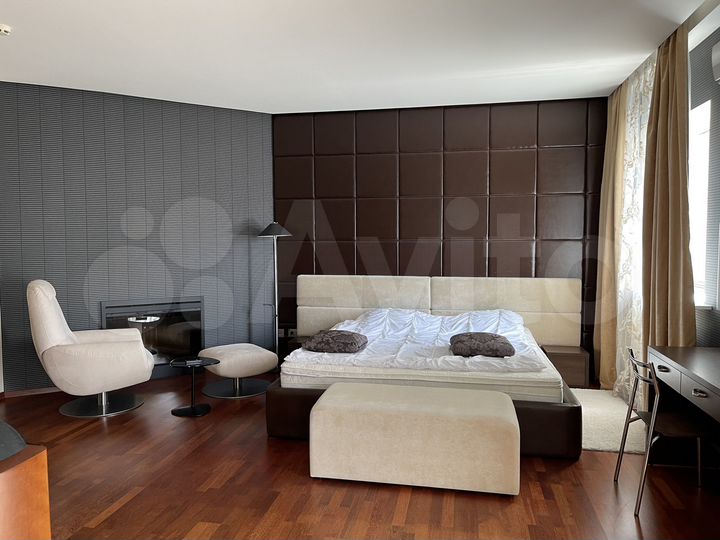 4-к. квартира, 200 м², 10/10 эт.
