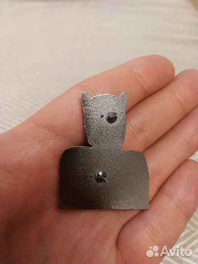 Коллекционный значок пин женщина-кошка