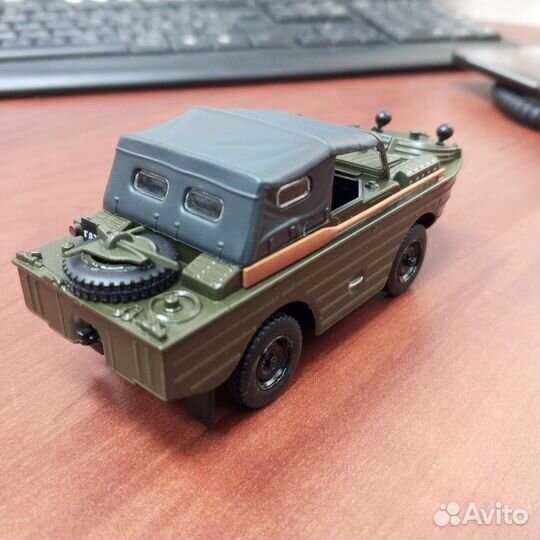 Модель автомобиля 1:43