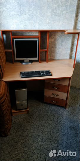 Продам компьютерный стол