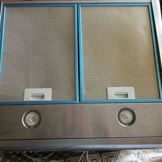 Вытяжка для кухни бу 60 см. maan