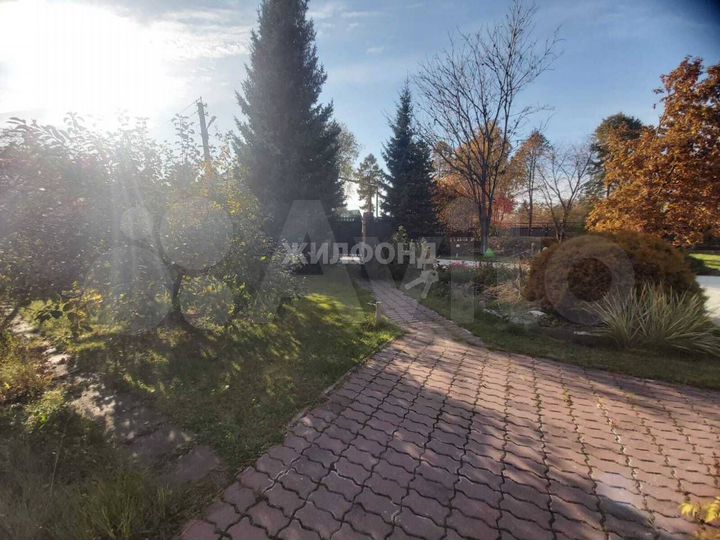 Коттедж 385,7 м² на участке 10 сот.