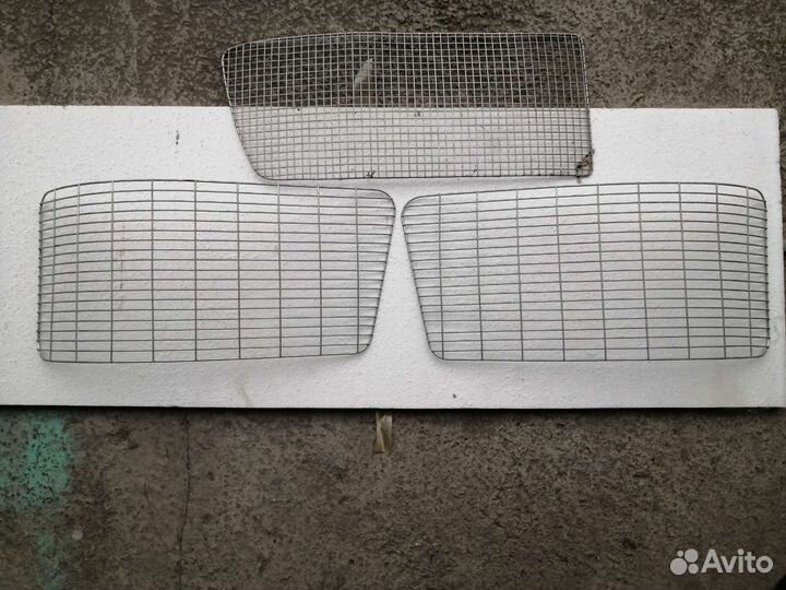 Защитная сетка для фар на грузовой авто