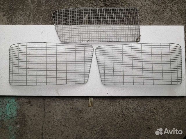 Защитная сетка для фар на грузовой авто