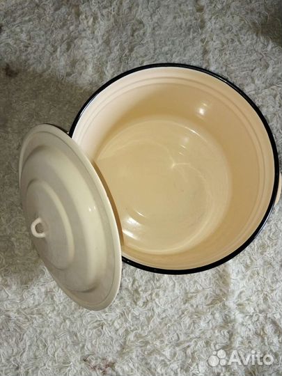 Кастрюля эмалированная большая