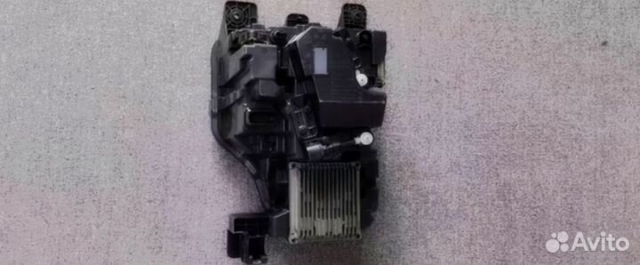 Фара Hongqi e-hs 9