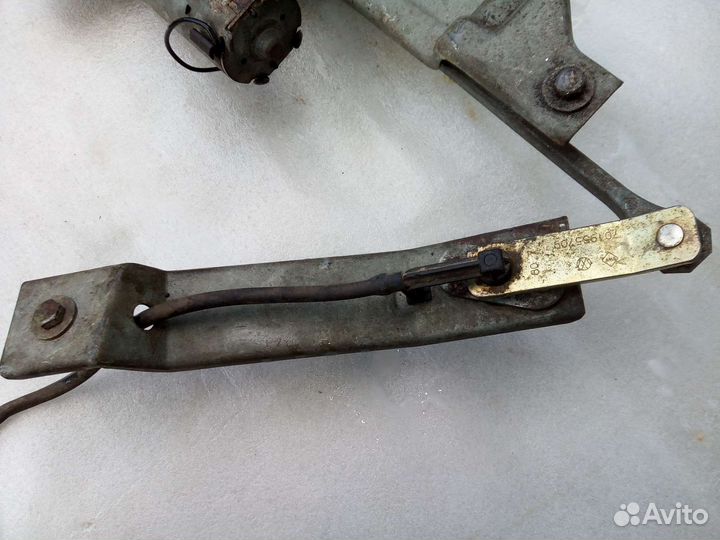 Трапеция дворников задней двери vw T4 распошные