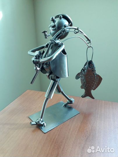 Фигурка рыбака металл