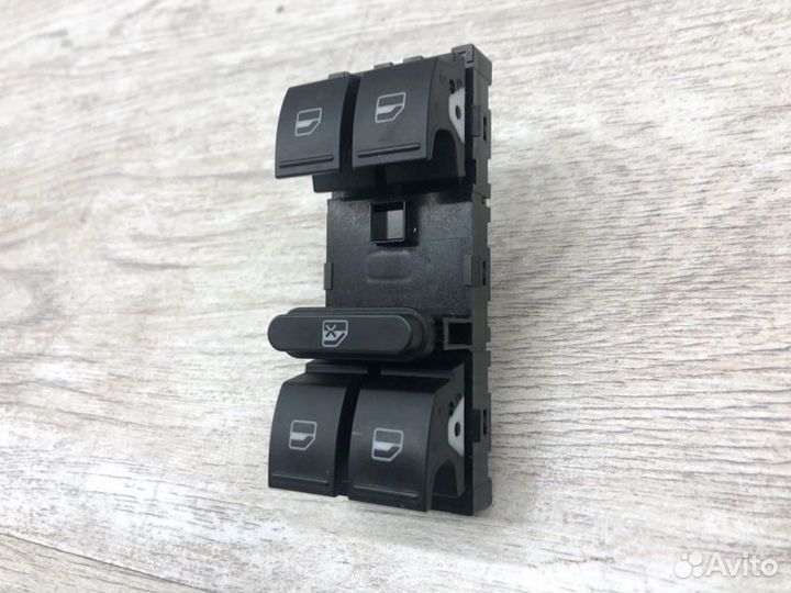 Блок управления стеклоподъемниками передний левый