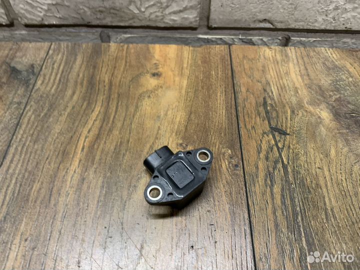 Lexus LX 570 Датчик ускорения