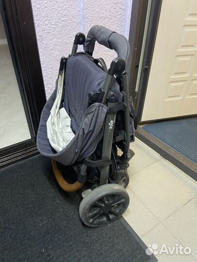 Коляска прогулочная Joie signature