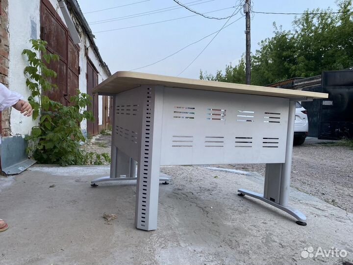 Стол офисный