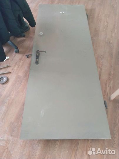 Дверь входная металлическая бу